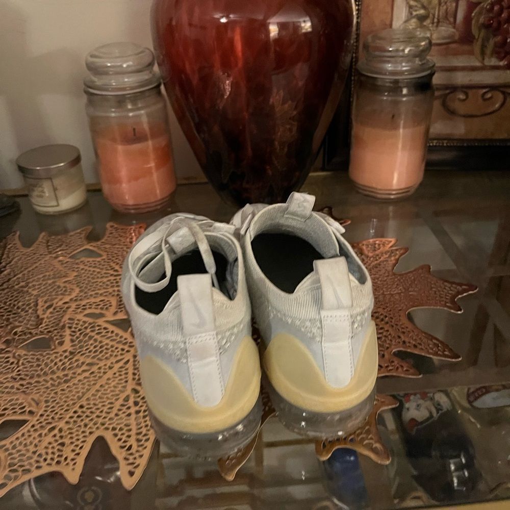 - Vapor max size 9 - Picture 4 of 4
